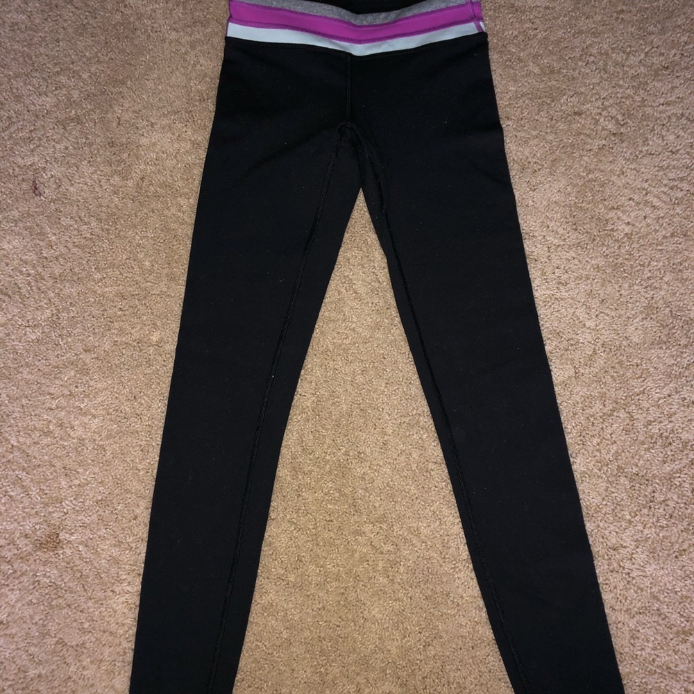 2 Ivivva black reversible leggings